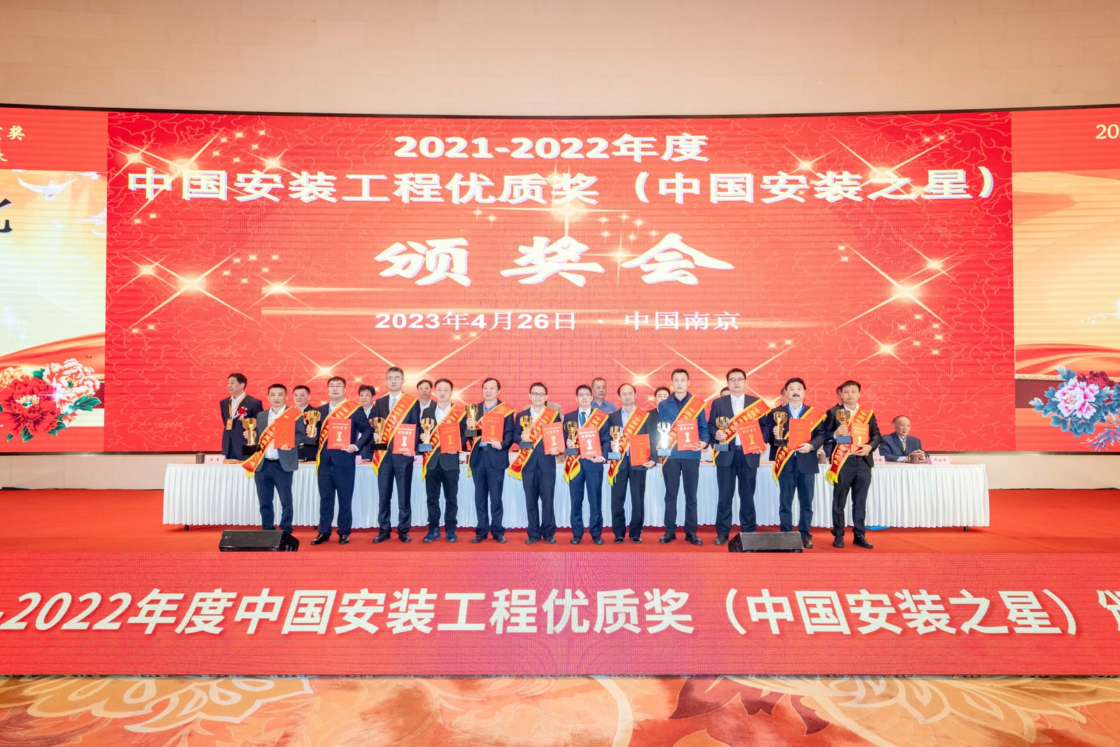 黄宗儒领奖.jpg
